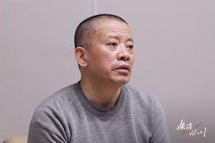 詹蜜来咯？！王鹤棣来到湖人主场观战 赛前获里夫斯签名球衣